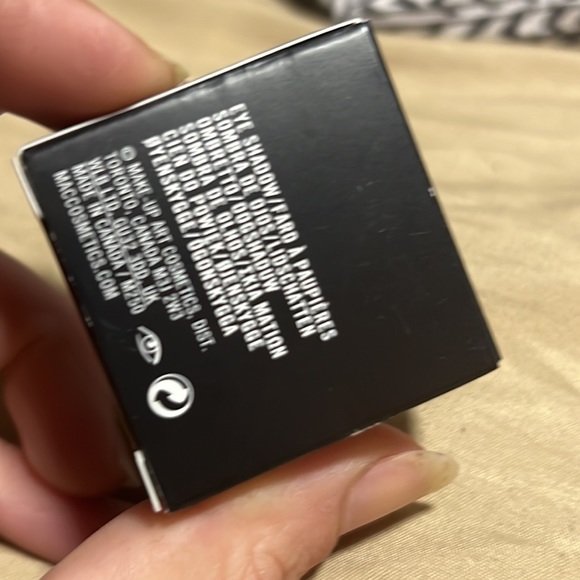 🎃🌛HP! Mac Chrome Yellow Matte Eyeshadow - Picture 6 of 12